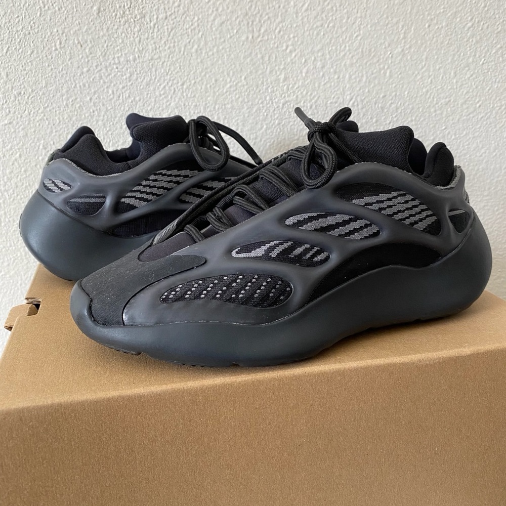 Yeezy 700 v3